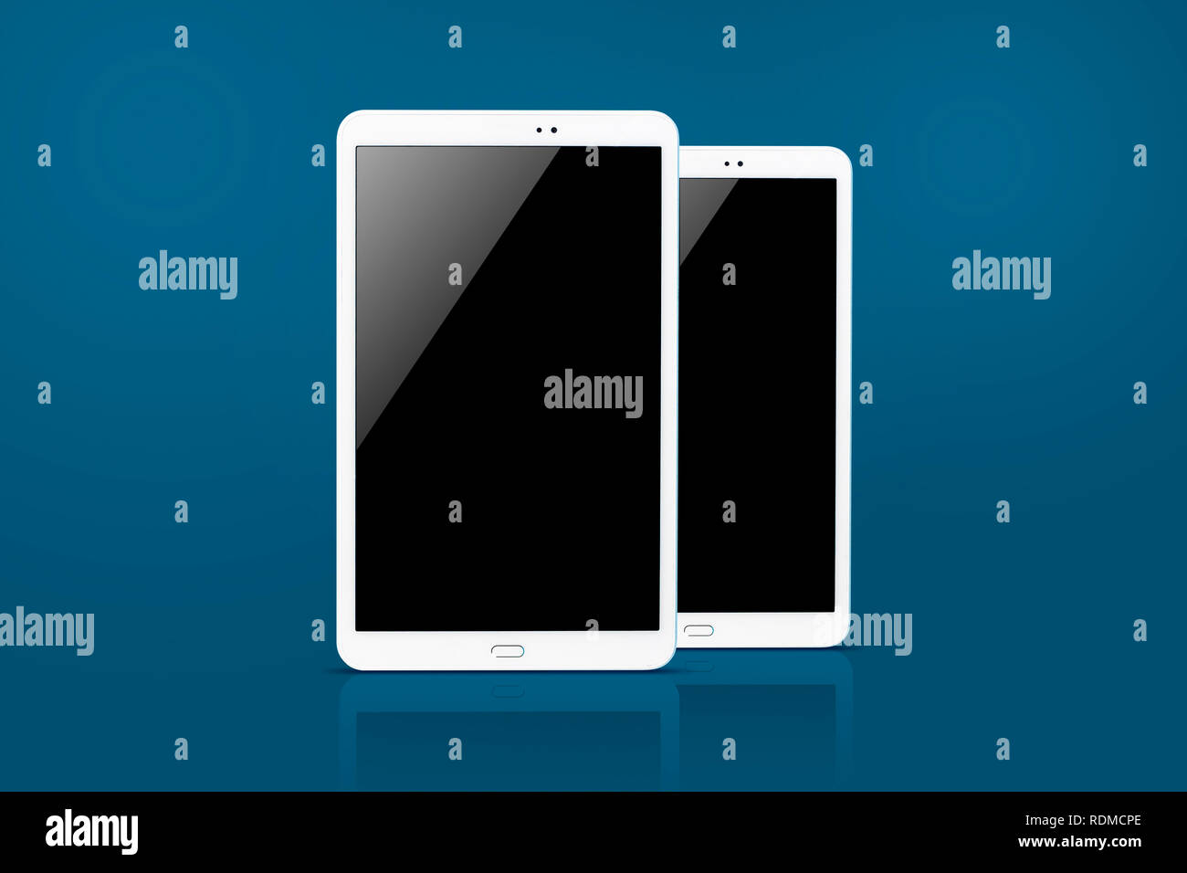 Tablet-PC auf Blau backgroundtablet pc auf blauem Hintergrund isoliert isoliert Stockfoto