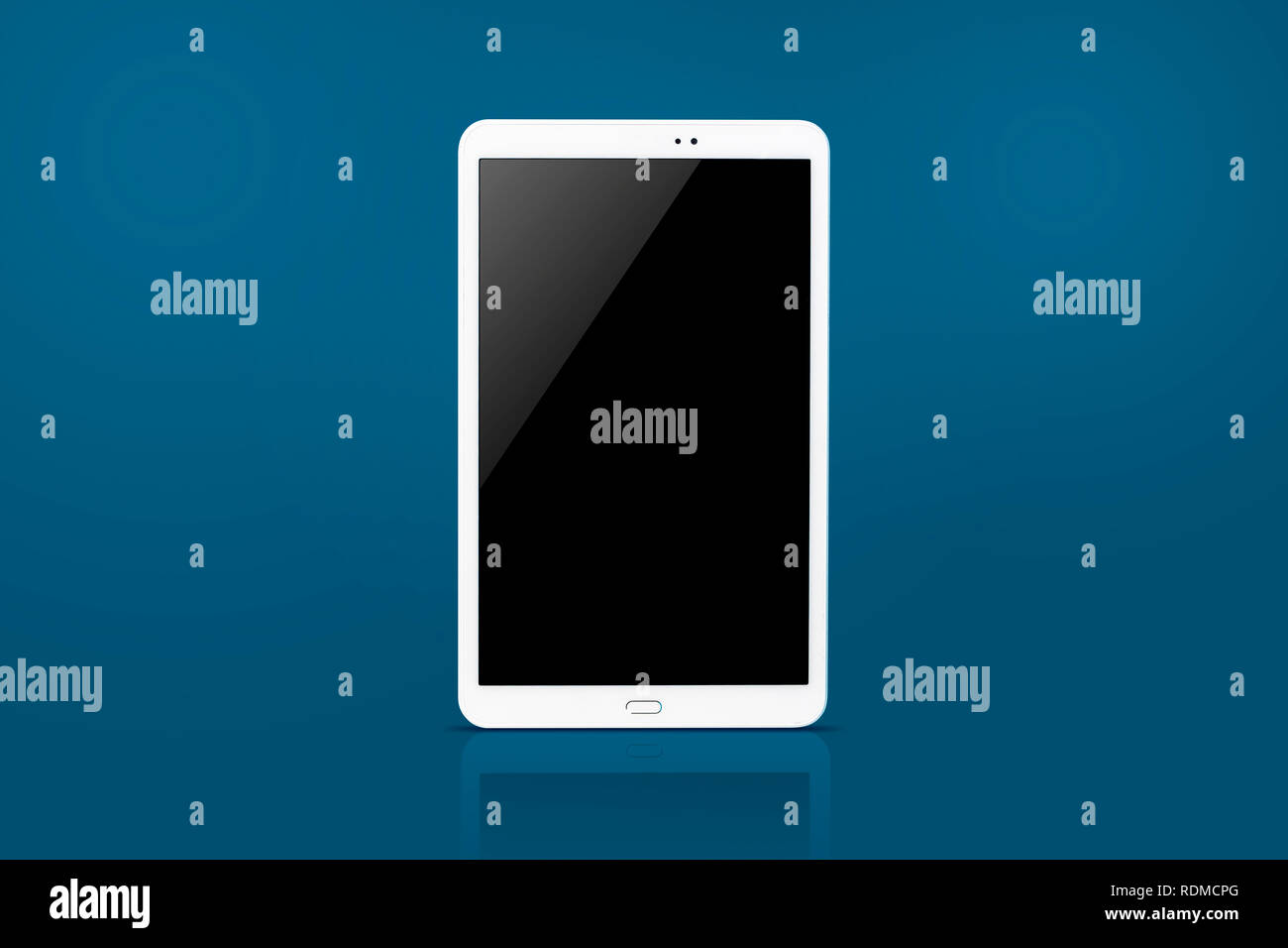 Tablet Pc Auf Blau Backgroundtablet Pc Auf Blauem Hintergrund Isoliert Isoliert Stockfotografie Alamy