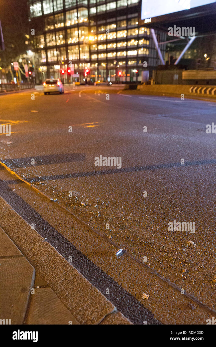 Lachgas cannisters an der alten Straße Kreisverkehr London verlassen Stockfoto