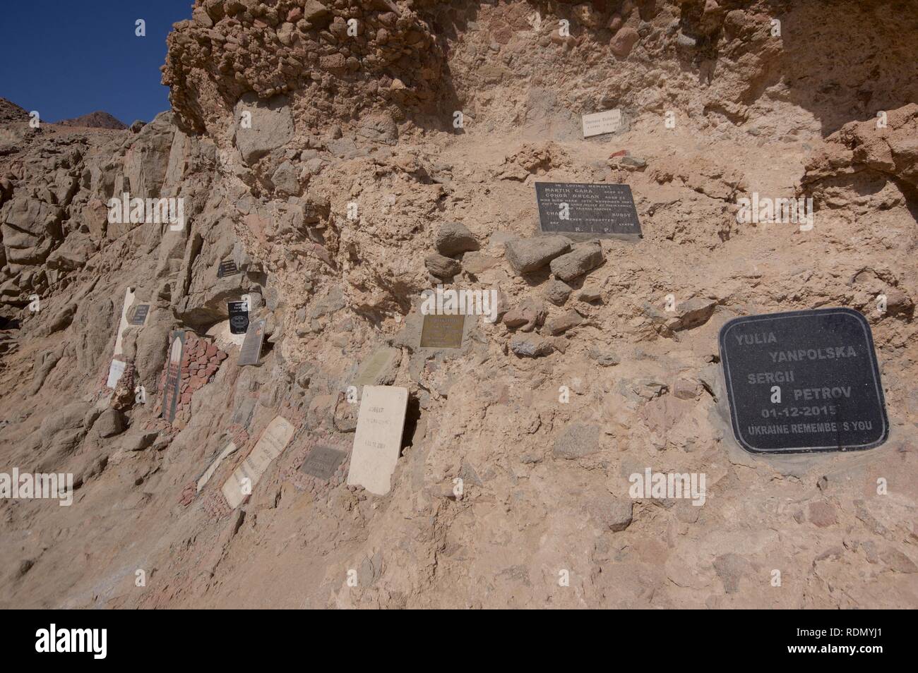 Gedenktafeln für Taucher, die im Blue Hole, Ägypten gestorben Stockfoto