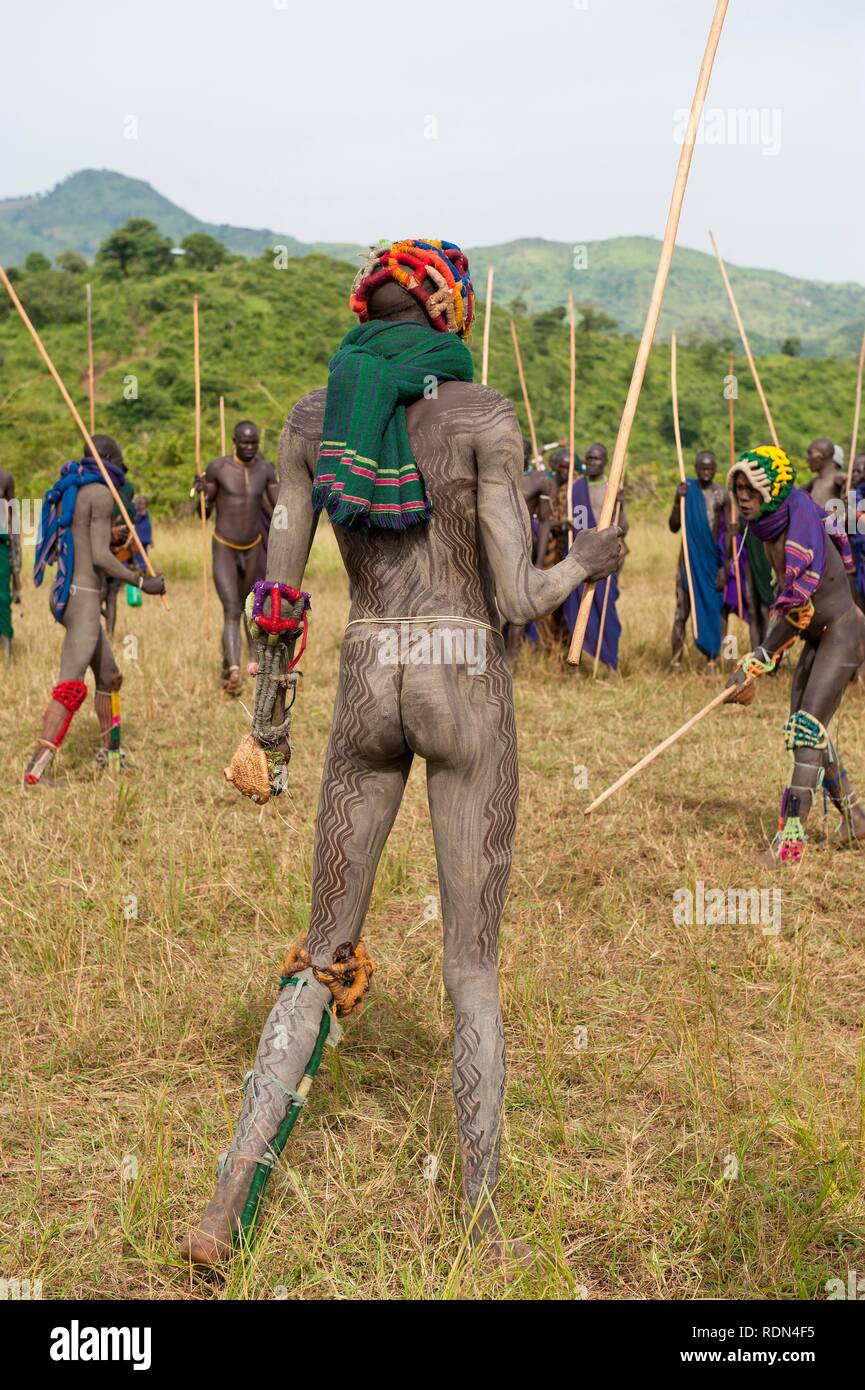 Donga Stick Fighter, surma Stamm, Tulgit, Omo-tal, Äthiopien, Afrika Stockfoto