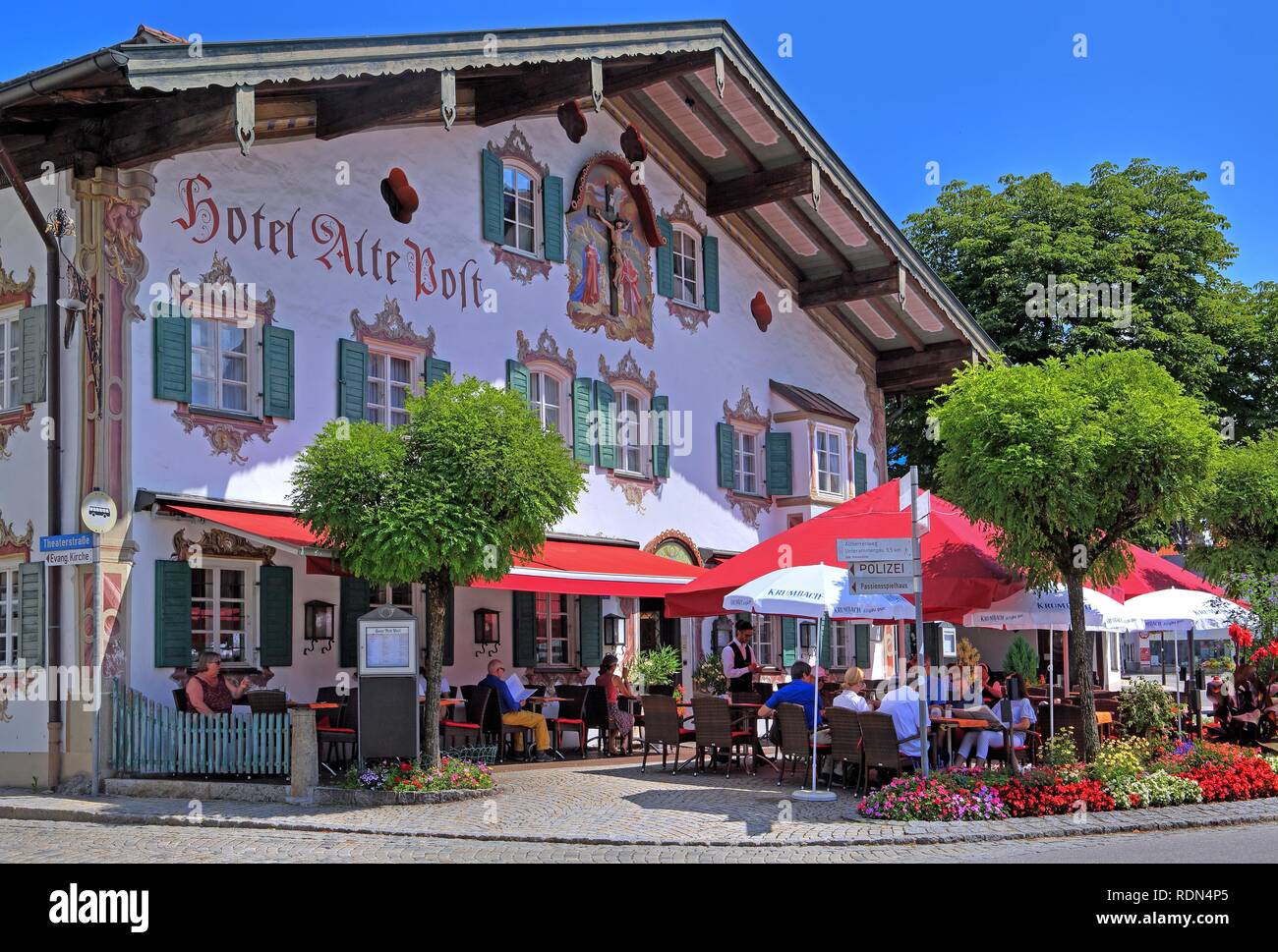 Hotel Alte Post mit typischen Lüftlmalerei im Zentrum, Oberammergau Passion Play Village, Ammertal, Ammergauer Alpen Stockfoto
