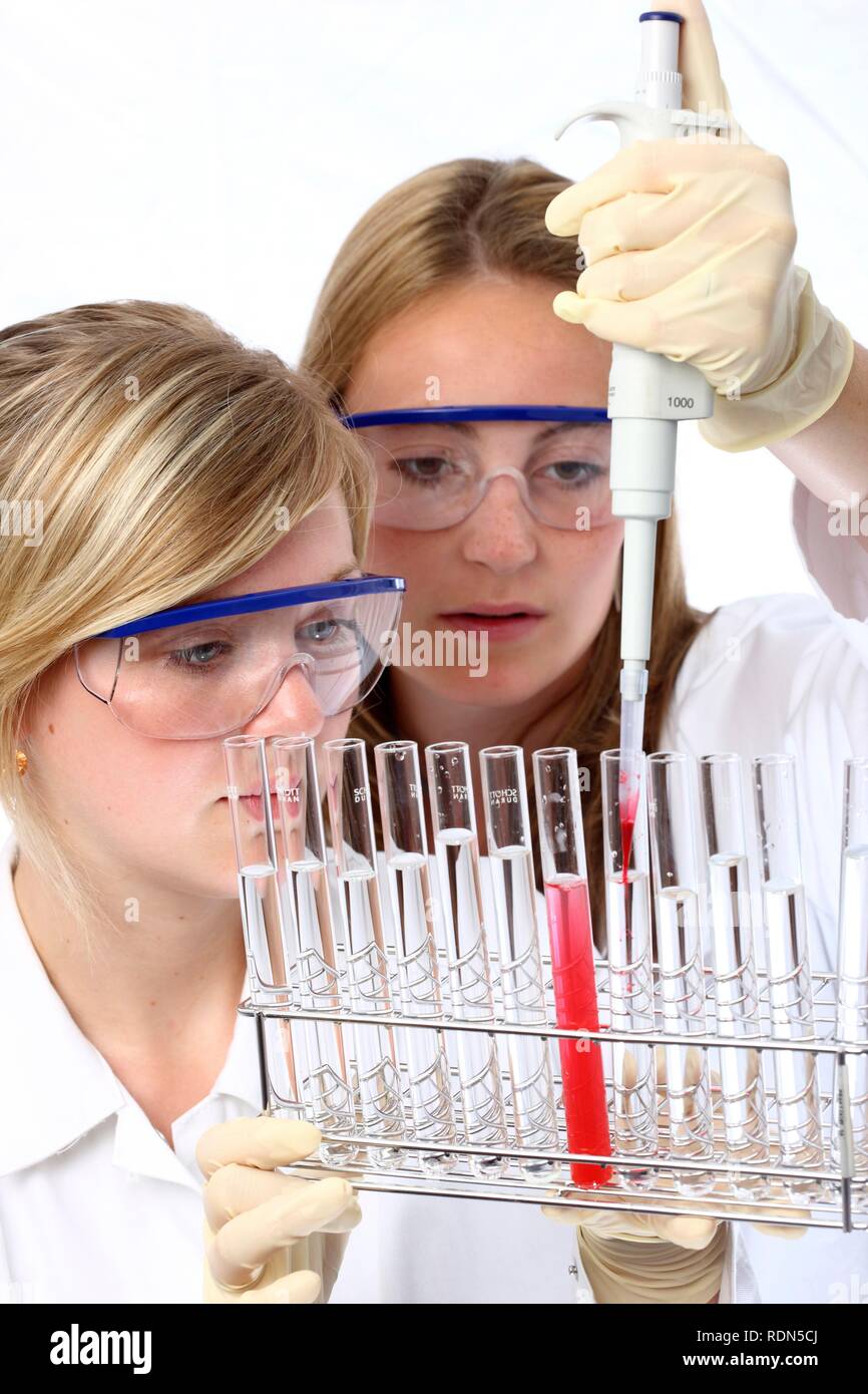 Chemie Labor, Labor-Techniker bei der Arbeit Stockfoto