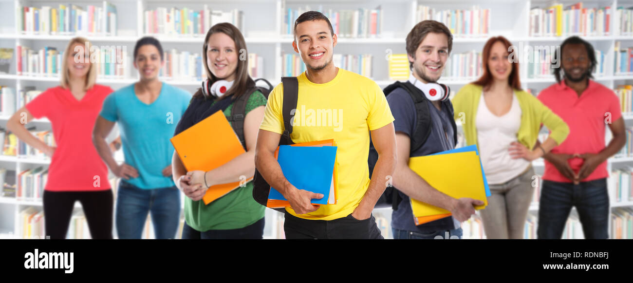 Gruppe von Studenten student Jugendliche Studien Bibliothek lernen banner Bildung lächelt glücklich Lernen Stockfoto