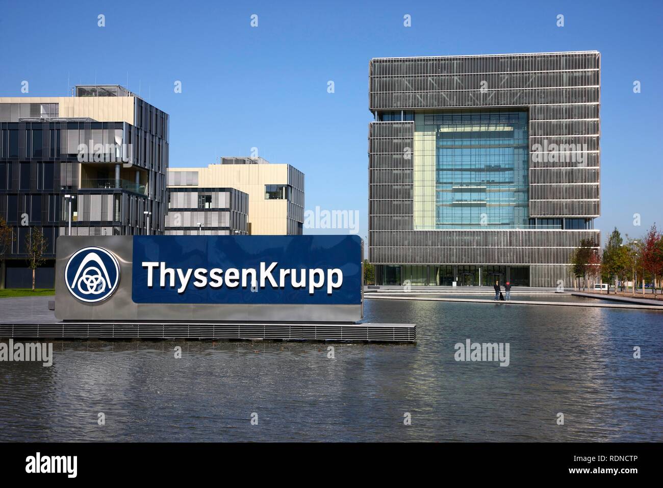 Das würfelförmige Q1 Gebäude, neu errichtete ThyssenKrupp AG Hauptsitz im Westen der Stadt Essen, in der so genannten Krupp-Guertel Bereich Stockfoto