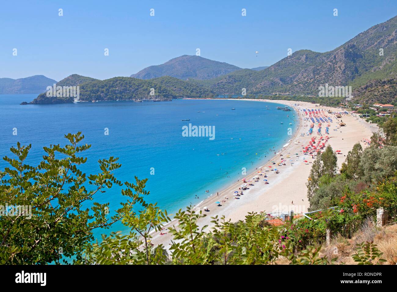 Oludeniz oder Olu Deniz Bay in der Nähe von Fethiye, Westküste, Türkei, Asien Stockfoto