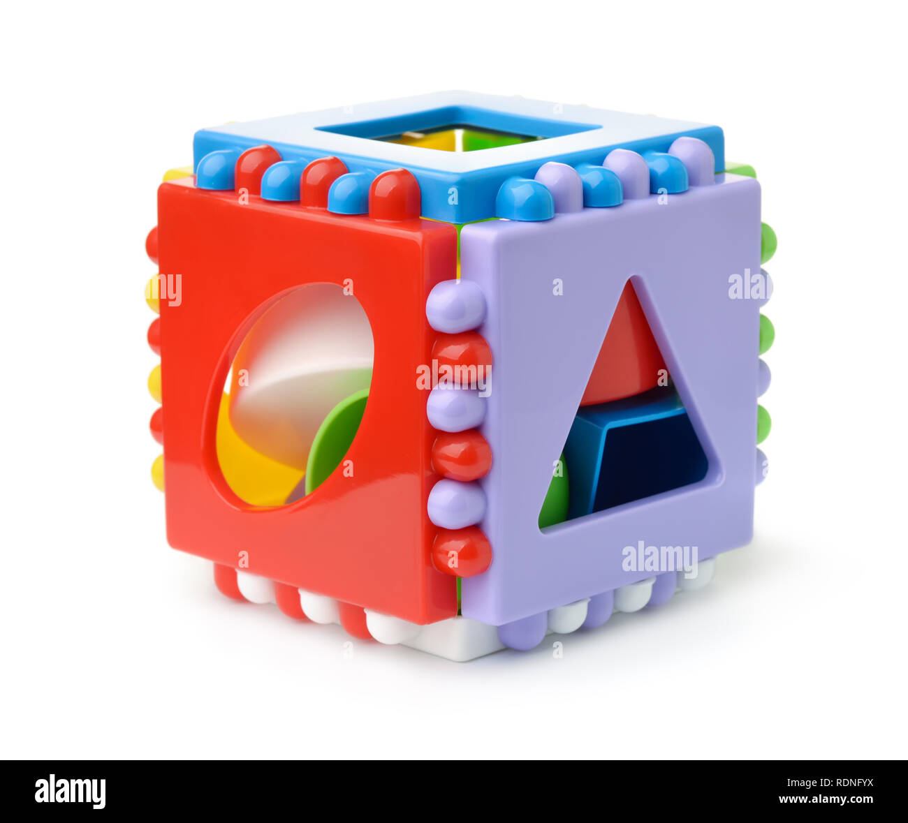 Kunststoff shape Sorter Cube isoliert auf weißem Stockfoto