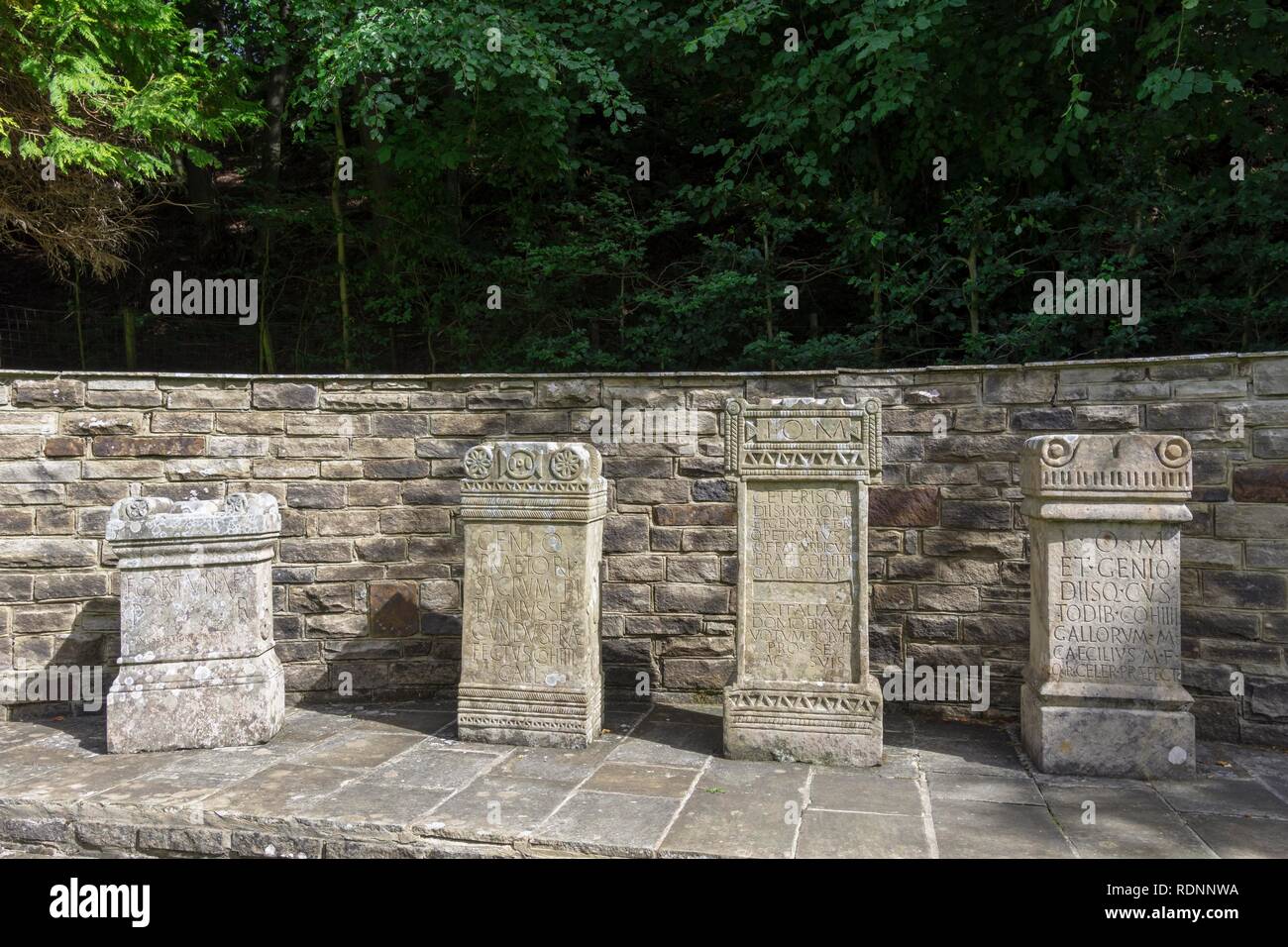 Römische Grabsteine, Vindolanda, Bardon Mill, Hadrianswall, England, Vereinigtes Königreich Stockfoto