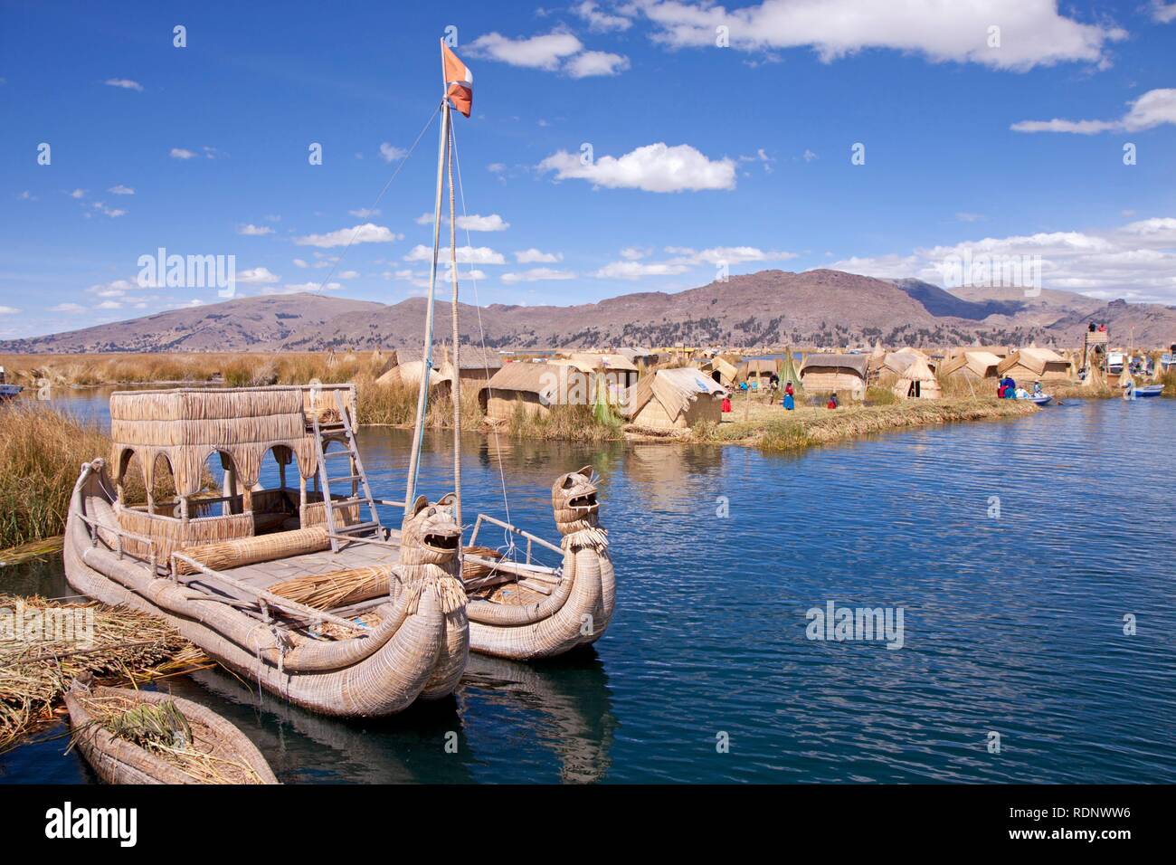 Uro schwimmende Inseln, Titicacasee, Peru, Südamerika Stockfoto