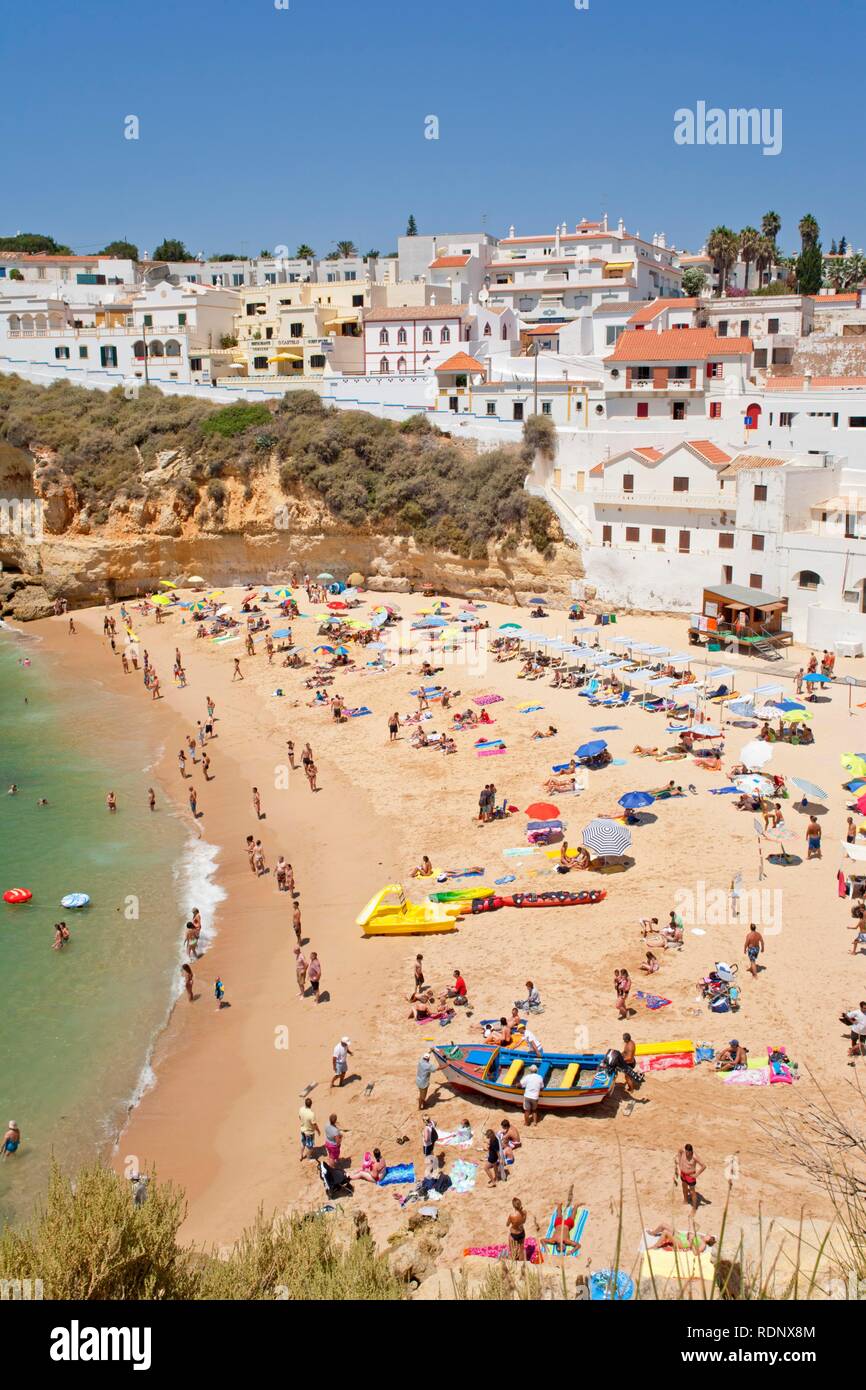 Strand von Carvoeiro, Algarve, Portugal, Europa Stockfoto