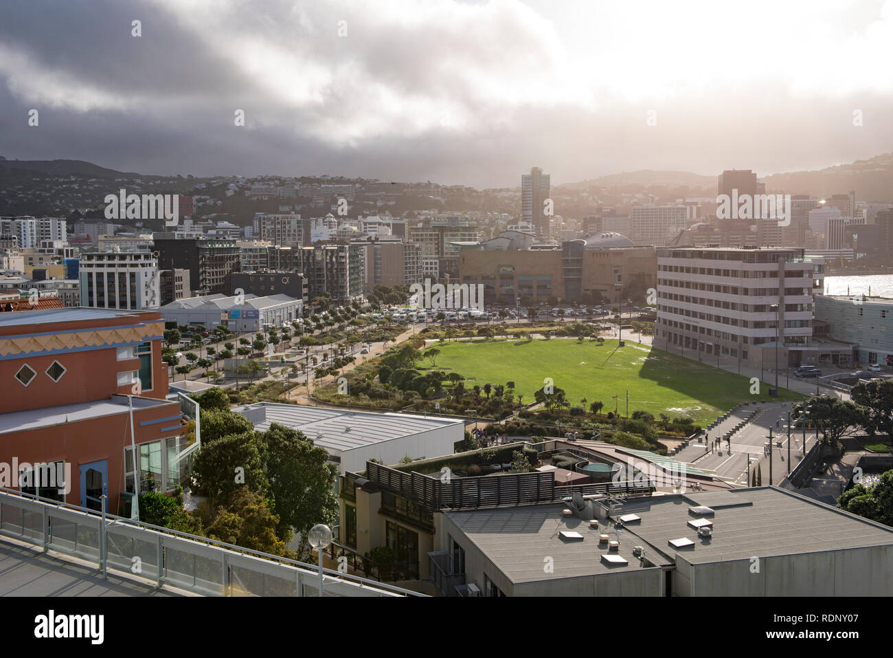 Das Wellington Waterfront ist ein beliebtes Gebiet zieht Einheimische und Besucher für Erholung, Freizeit, Veranstaltungen und Restaurants. Stockfoto