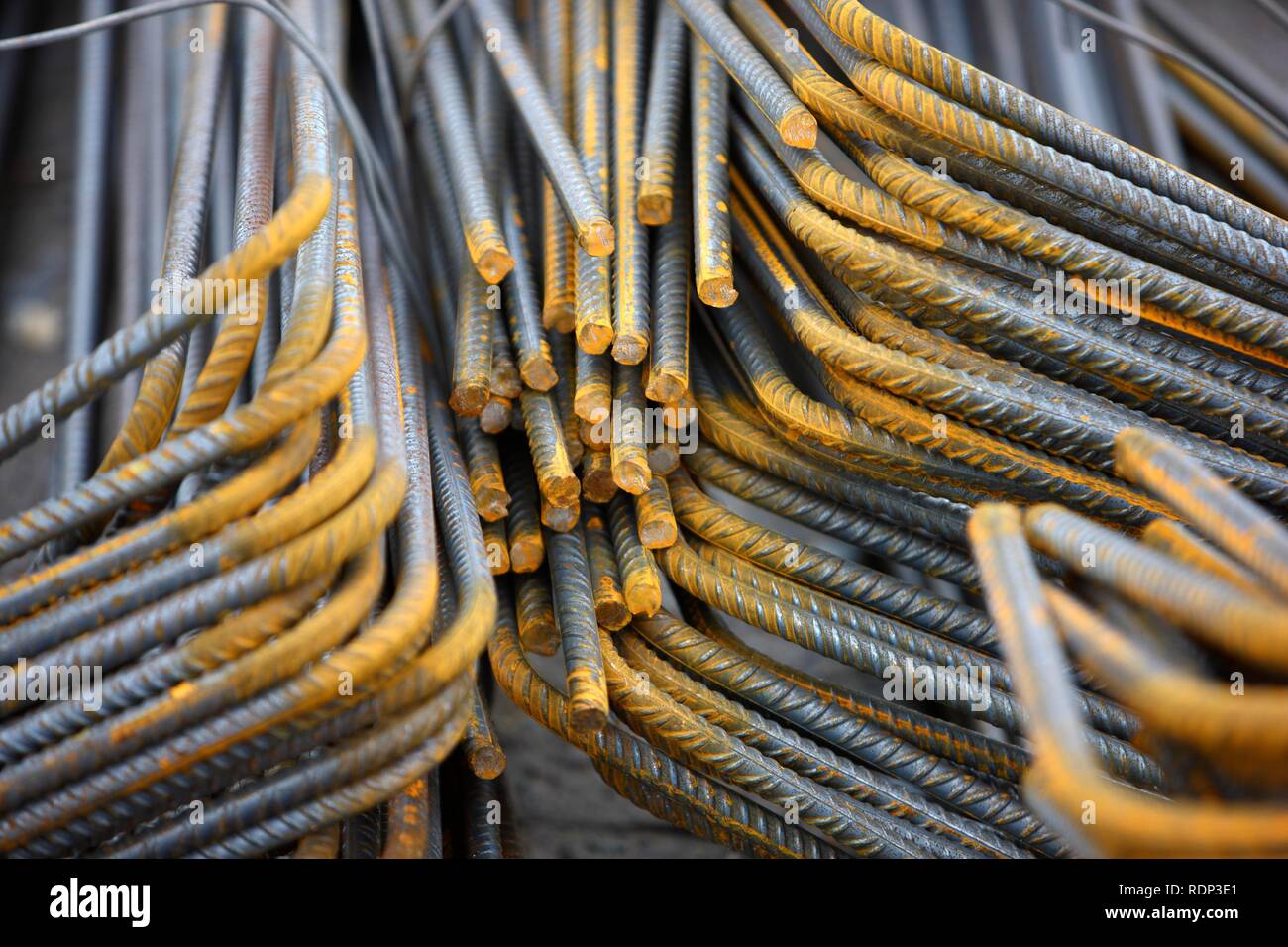 Rostige Bewehrungsstahl auf einer Baustelle Stockfoto