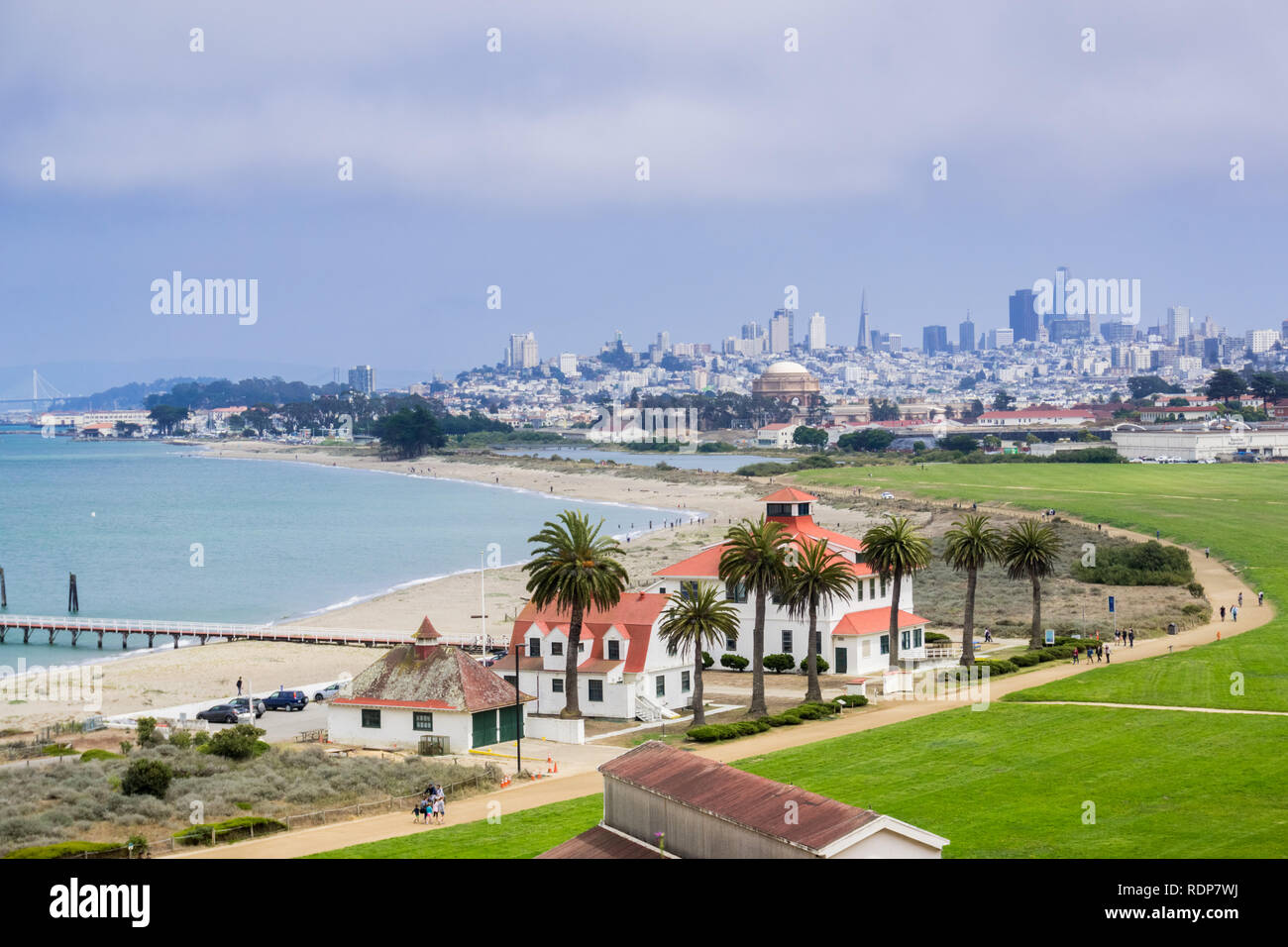 Blick Richtung Crissy Field; Financial District im Hintergrund, San Francisco, Kalifornien Stockfoto