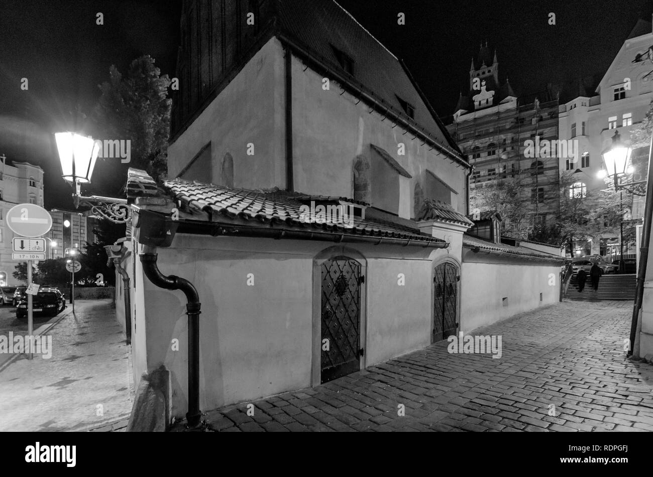 Prag, JOSEFOV/TSCHECHISCHE REPUBLIK - 29 September, 2018: Die Alte Neue Synagoge (erbaut 1270), Europas älteste aktive Synagoge. Stockfoto