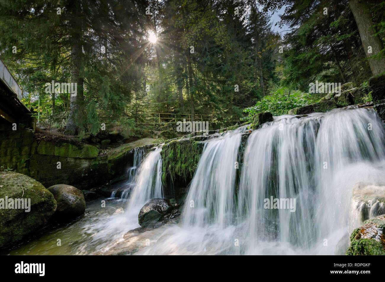 Wasser Threshold auf Lomnica Fluss in Karpacz, Niederschlesien, Polen. Stockfoto