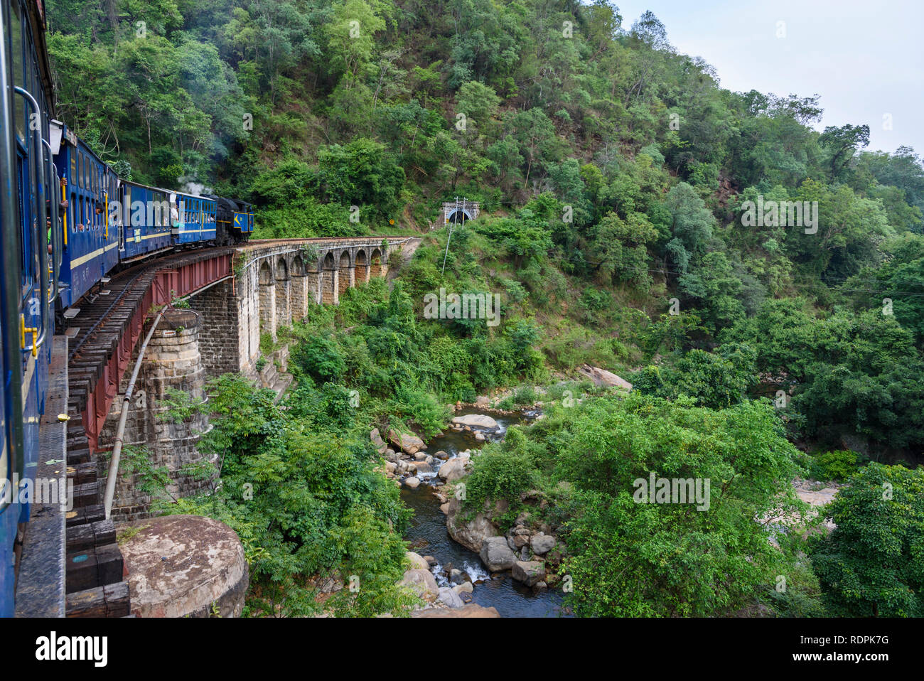 Nilgiri Mountain Railway, zwischen Ooty und Mettupalayam, Tamil Nadu, Indien Stockfoto