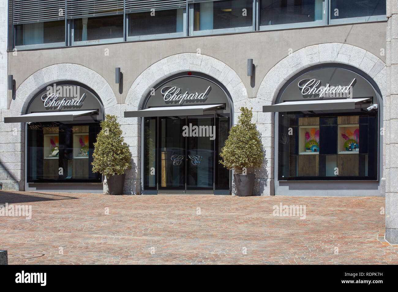 SANKT MORITZ, SCHWEIZ - 16. AUGUST 2018: Chopard Luxus Schmuck Shop an einem sonnigen Sommertag in Sankt Moritz, Schweiz Stockfoto