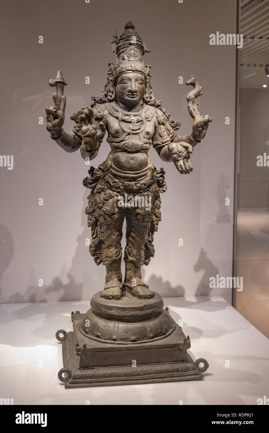 Chandrashekara (Shiva) auf einem Lotus pedestral. 15.-16. Jahrhunderts, Kerala. Bronze. 72 x 35 x 25,5 cm. Siehe Beschreibung für weitere Details. Stockfoto