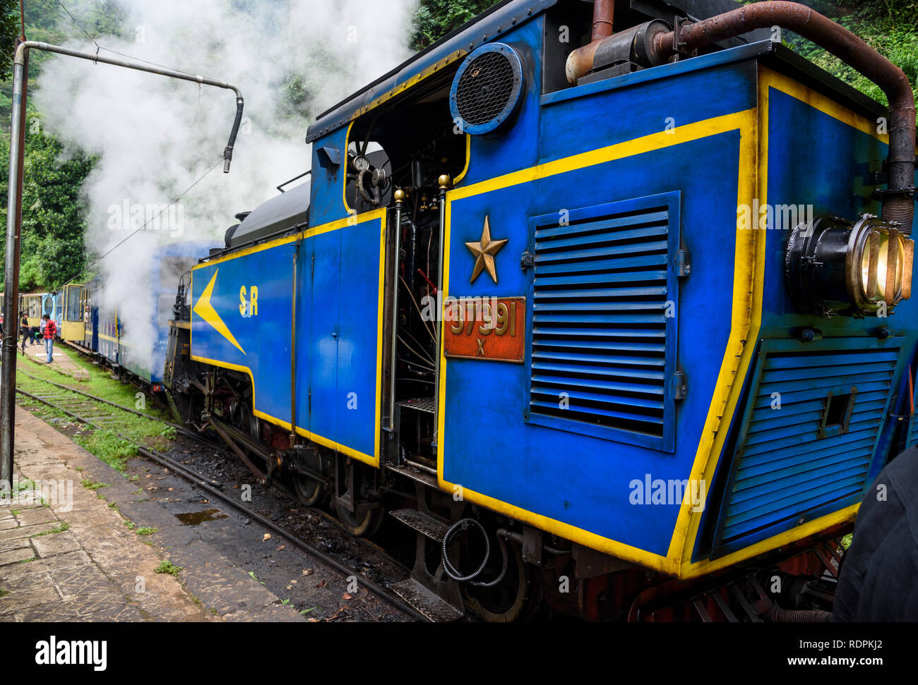 Dampflok auf der Nilgiri Mountain Railway, zwischen Ooty und Mettupalayam, Tamil Nadu, Indien Stockfoto