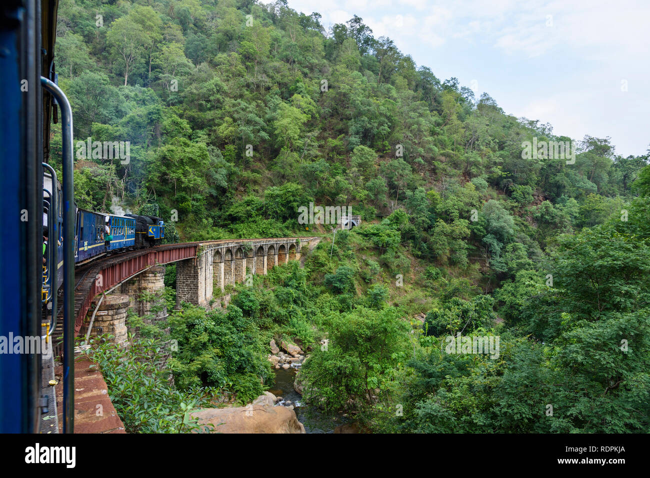 Nilgiri Mountain Railway, zwischen Ooty und Mettupalayam, Tamil Nadu, Indien Stockfoto