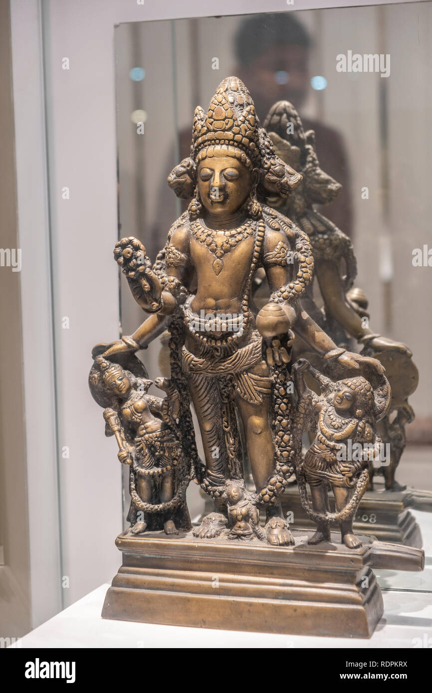Vishnu Vaikuntha. Kaschmir. 9. Jahrhundert. Messinglegierung. 39,7 x 22,7 x 12 cm. Stockfoto