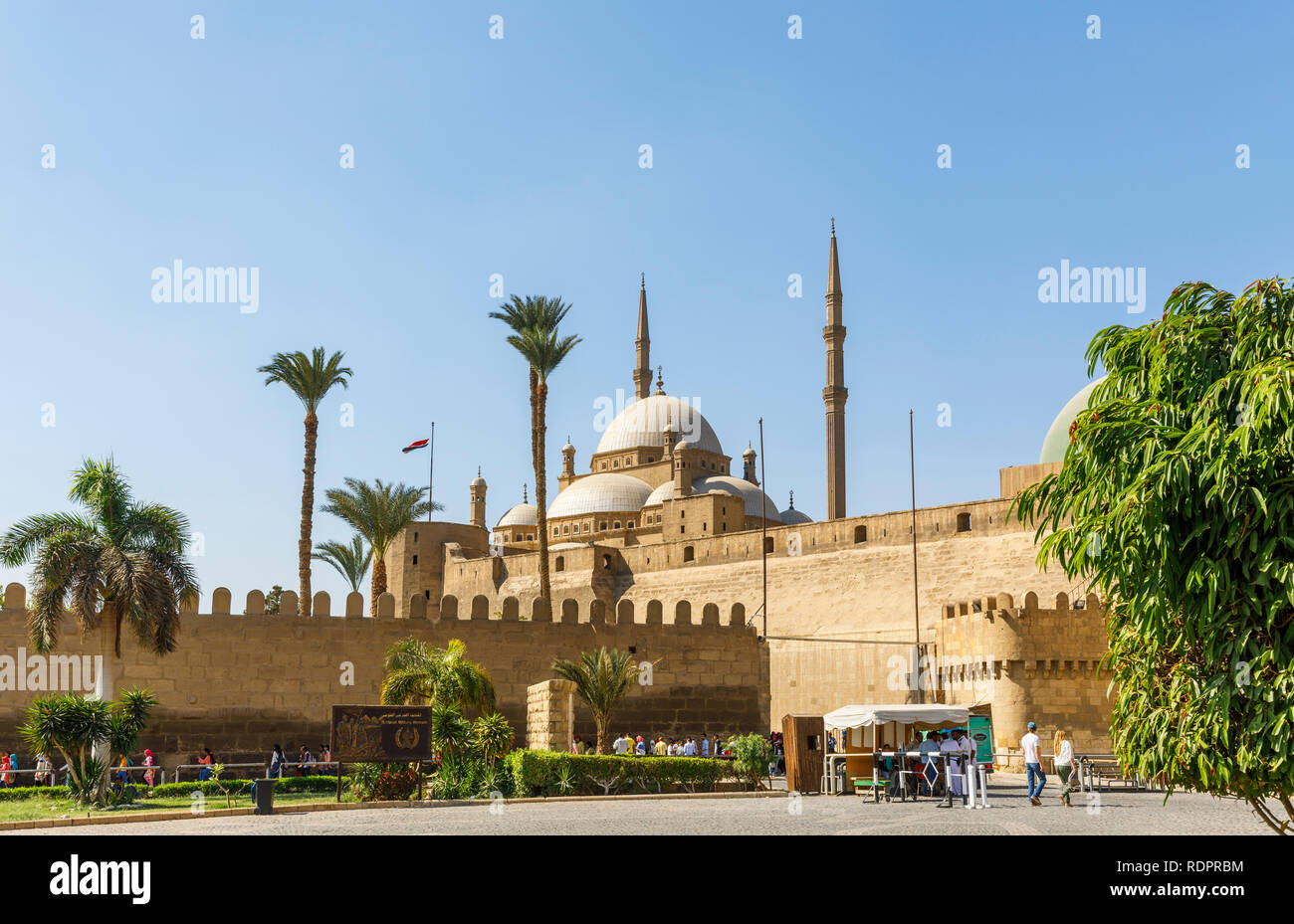 Große Moschee von Muhammad Ali Pascha innerhalb der Mauern der Zitadelle von Saladin, einem mittelalterlichen islamischen Festung in Kairo, Ägypten Stockfoto