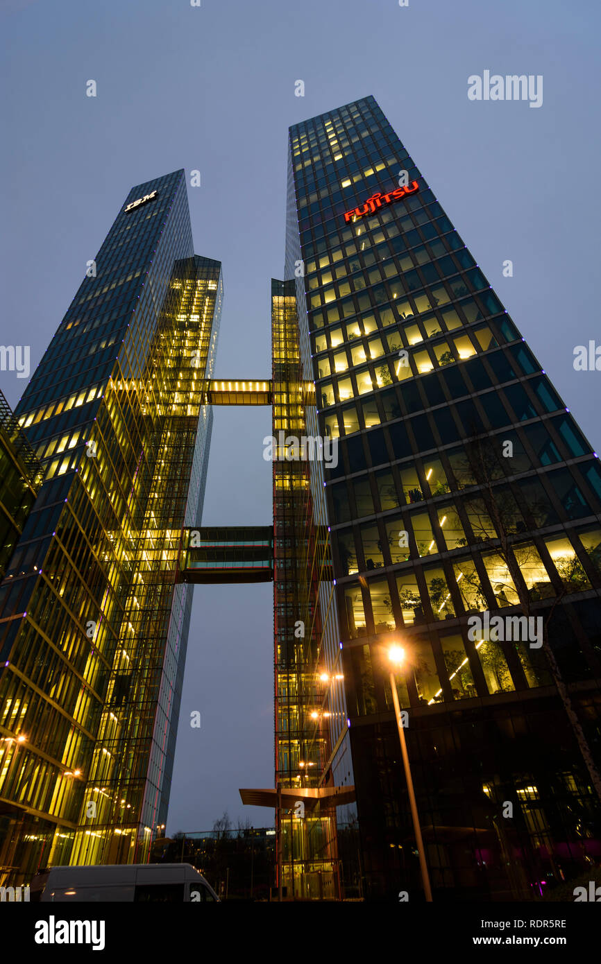 München, München: Bürogebäude Highlight Towers, Hochhaus, Wolkenkratzer in  Oberbayern, München, Oberbayern, Bayern, Bayern, Deutschland  Stockfotografie - Alamy