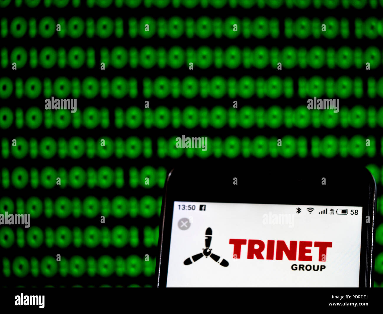 TriNet Payroll Services Company Logo auf dem Smartphone angezeigt Stockfoto TriNet Payroll Services Company Logo auf dem Smartphone angezeigt Stockfoto