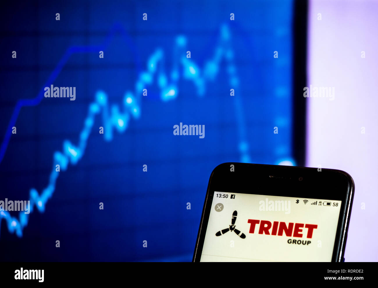 TriNet Payroll Services Company Logo auf dem Smartphone angezeigt Stockfoto TriNet Payroll Services Company Logo auf dem Smartphone angezeigt Stockfoto