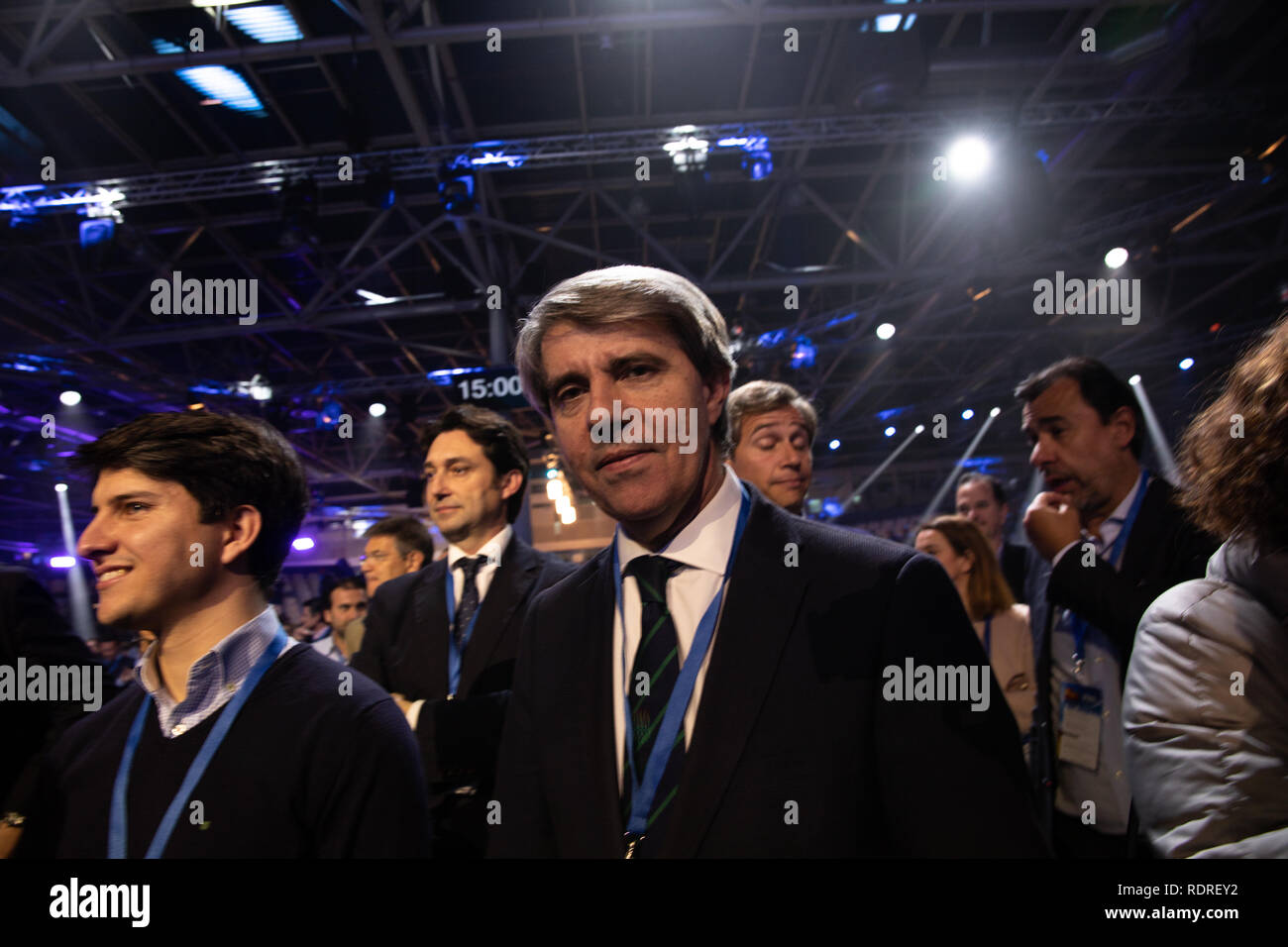 Madrid, Spanien. Jan, 2019 18. Angel Garrido, der Präsident der Gemeinschaft Madrid gesehen an der Veranstaltung teilnehmen. Die PP feiert National Convention die wichtigsten Linien ihrer Wahlprogramme für die drei Wahlen für Mai 26 geplant sind der Schlüssel zu schaffen und die Führung der beliebten Präsidenten, Manometer, Pablo Casado. Credit: Jesus Hellin/SOPA Images/ZUMA Draht/Alamy leben Nachrichten Stockfoto