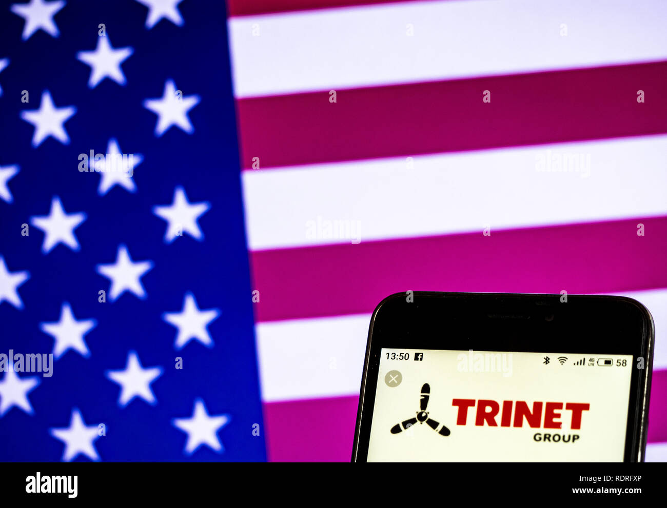 Kiew, Ukraine. Jan, 2019 18. TriNet Payroll Services Company Logo gesehen auf einem Smartphone angezeigt. Quelle: Igor Golovniov/SOPA Images/ZUMA Draht/Alamy leben Nachrichten Stockfoto Kiew, Ukraine. Jan, 2019 18. TriNet Payroll Services Company Logo gesehen auf einem Smartphone angezeigt. Quelle: Igor Golovniov/SOPA Images/ZUMA Draht/Alamy leben Nachrichten Stockfoto