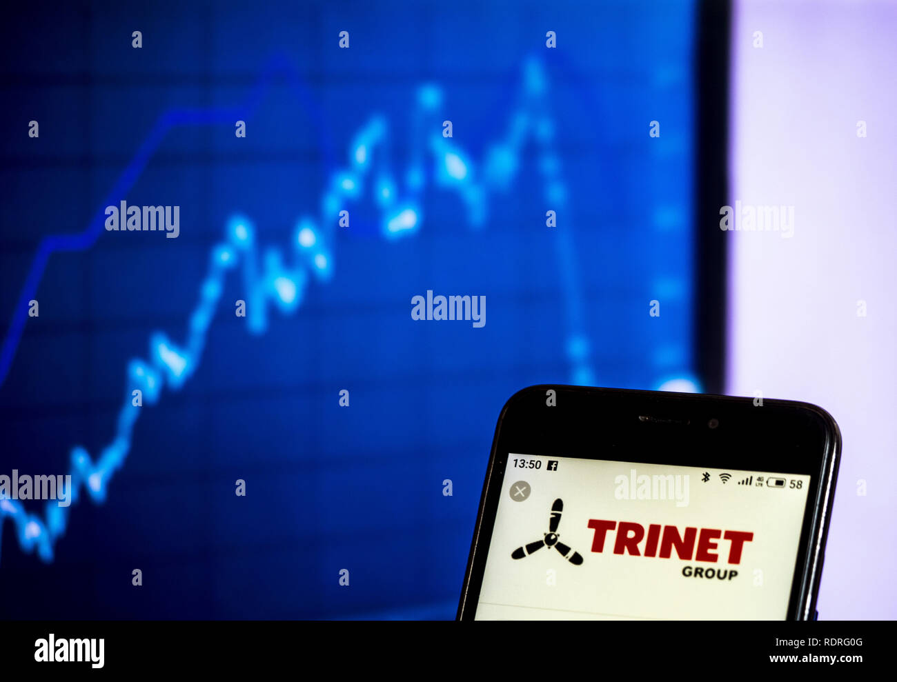 Kiew, Ukraine. Jan, 2019 18. TriNet Payroll Services Company Logo gesehen auf einem Smartphone angezeigt. Quelle: Igor Golovniov/SOPA Images/ZUMA Draht/Alamy leben Nachrichten Stockfoto Kiew, Ukraine. Jan, 2019 18. TriNet Payroll Services Company Logo gesehen auf einem Smartphone angezeigt. Quelle: Igor Golovniov/SOPA Images/ZUMA Draht/Alamy leben Nachrichten Stockfoto