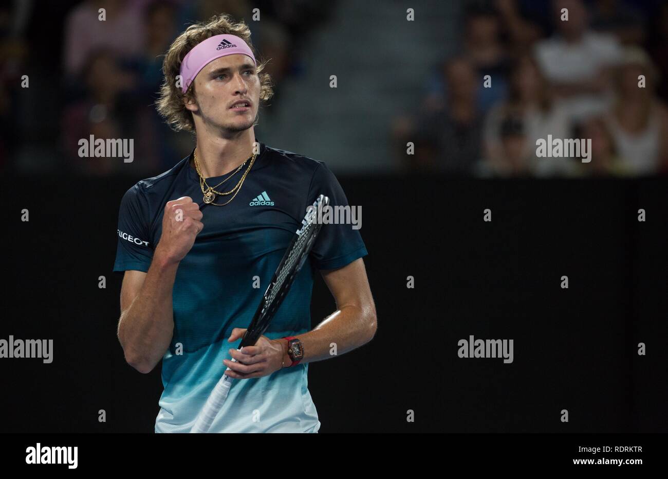 Melbourne, Australien. Jan, 2019 19. Alexander Zverev von Deutschland feiert während der Herren Einzel 3. Runde gegen Alex Schraube von Australien der Australian Open in Melbourne, Australien, Jan. 19, 2019. Credit: Hu Jingchen/Xinhua/Alamy leben Nachrichten Stockfoto
