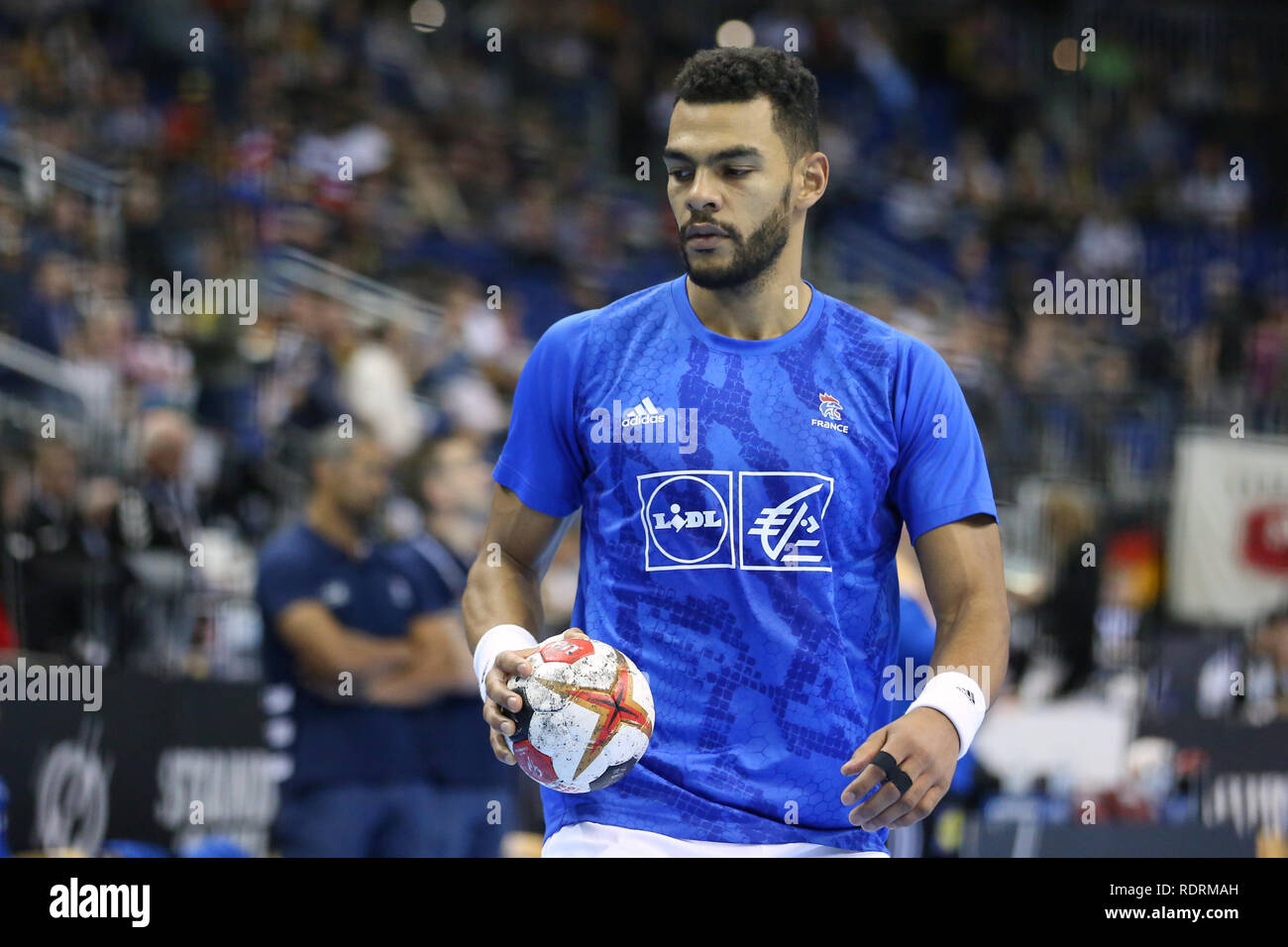 Deutschland. Berlin, Deutschland. 17. Jan 2019. IHF Handball Men's World Championship, Berlin, Deutschland. Adrien Dipanda für Frankreich während der Aufwärmphase vor dem Spiel Quelle: Mickael Chavet/Alamy leben Nachrichten Stockfoto