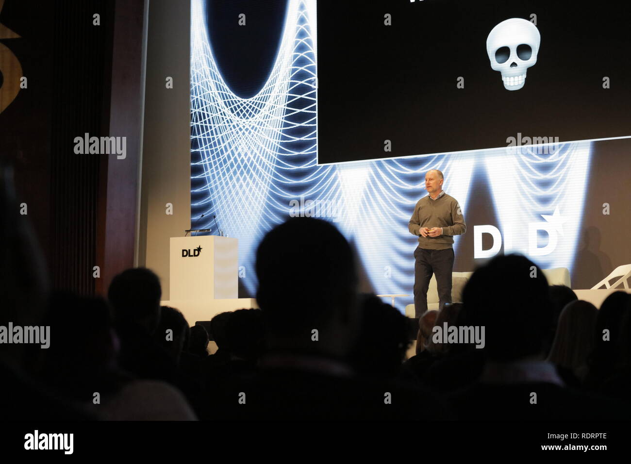 München, Deutschland. Jan, 2019 19. Albert Wenger, Union Square Ventures an der DLD-Konferenz in München 2019, EuropeÕs große Innovation Konferenz, Alte Kongresshalle, München, 19. Januar 2019 Freie Presse Bild © Picture Alliance für DLD | Verwendung weltweit Quelle: dpa/Alamy Leben Nachrichten Quelle: dpa Picture alliance/Alamy Leben Nachrichten Quelle: dpa Picture alliance/Alamy Leben Nachrichten spricht Stockfoto