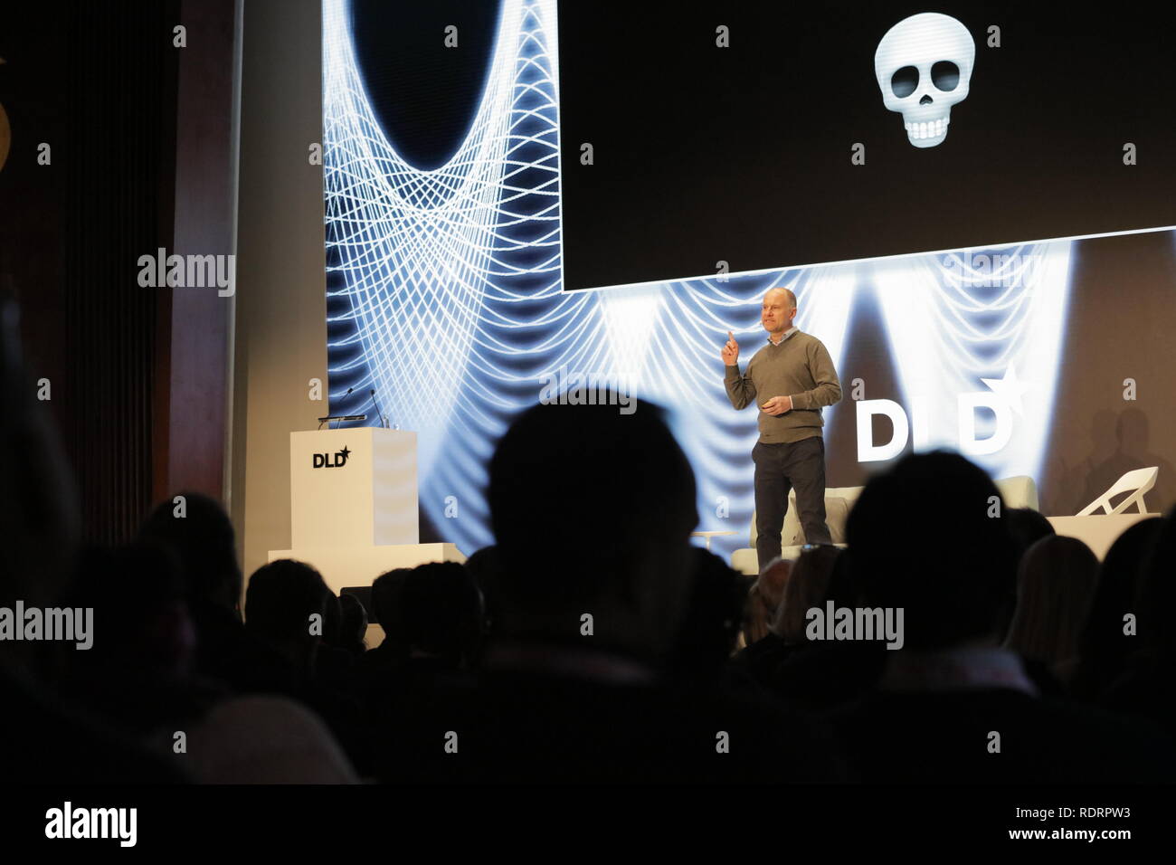 München, Deutschland. Jan, 2019 19. Albert Wenger, Union Square Ventures an der DLD-Konferenz in München 2019, EuropeÕs große Innovation Konferenz, Alte Kongresshalle, München, 19. Januar 2019 Freie Presse Bild © Picture Alliance für DLD | Verwendung weltweit Quelle: dpa/Alamy Leben Nachrichten Quelle: dpa Picture alliance/Alamy Leben Nachrichten Quelle: dpa Picture alliance/Alamy Leben Nachrichten spricht Stockfoto