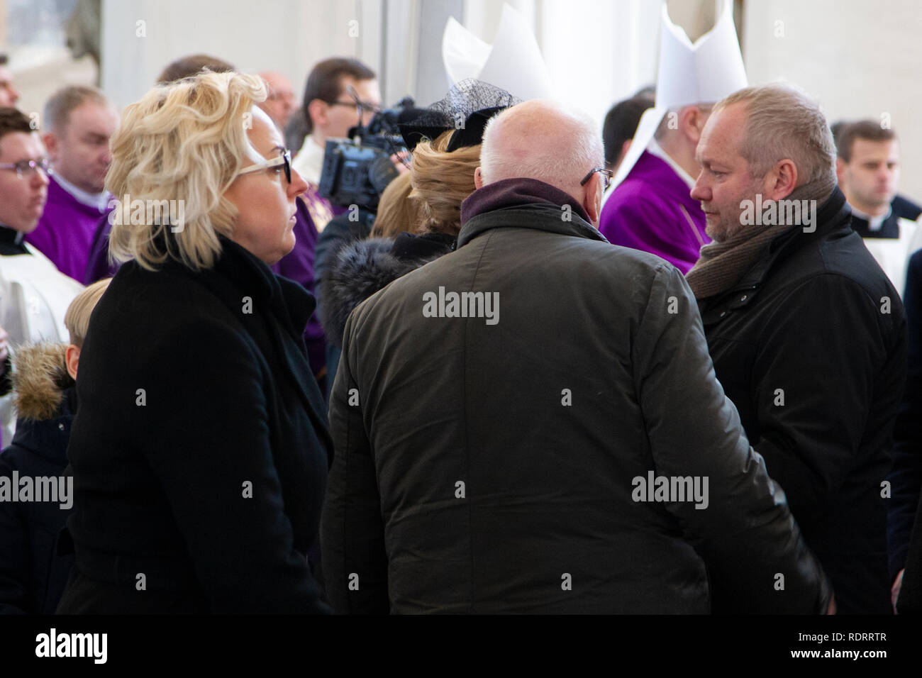 Danzig, Polen, 19. Januar 2019. Beerdigung der Bürgermeister von Danzig, Pawel Ottar, in der mariacka Basilika in Danzig. Die Urne mit der Asche in die Krypta. Credit: Slawomir Kowalewski/Alamy leben Nachrichten Stockfoto