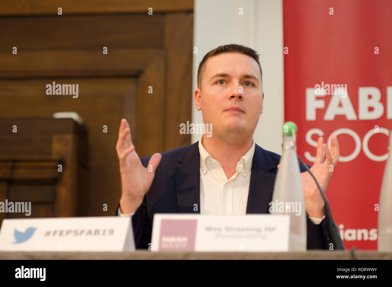 London, Großbritannien. 19. Januar 2019. Wes Streeing MP für Ilford Norden Adressen der Fabian neues Jahr Konferenz Credit: Prixpics/Alamy Live News Credit: Prixpics/Alamy leben Nachrichten Stockfoto