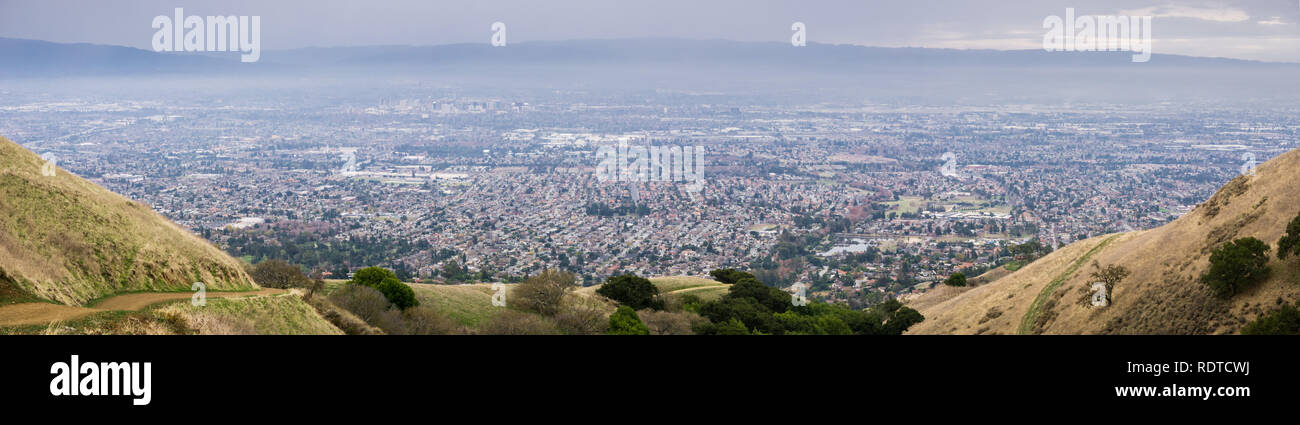 Panoramablick auf San Jose, Kalifornien, an einem regnerischen Tag Stockfoto