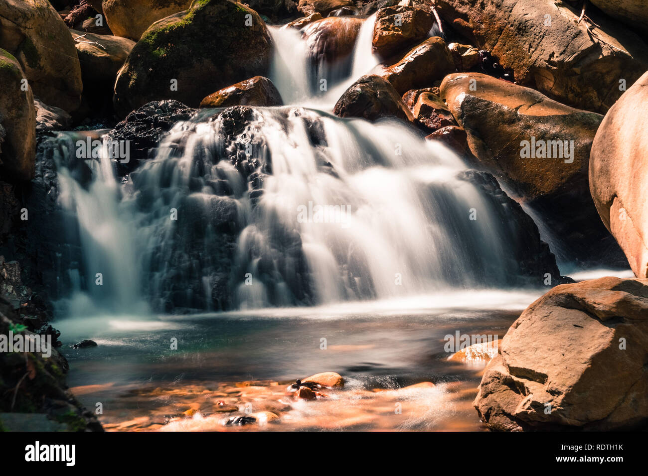 Wasserfall in Uvas Canyon County Park, Santa Clara County, Kalifornien; lange Belichtung Stockfoto