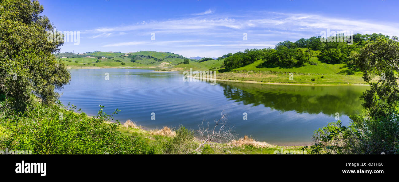 Panoramablick über Calero Reservoir, Calero County Park, Santa Clara County, South San Francisco Bay Area, Kalifornien Stockfoto