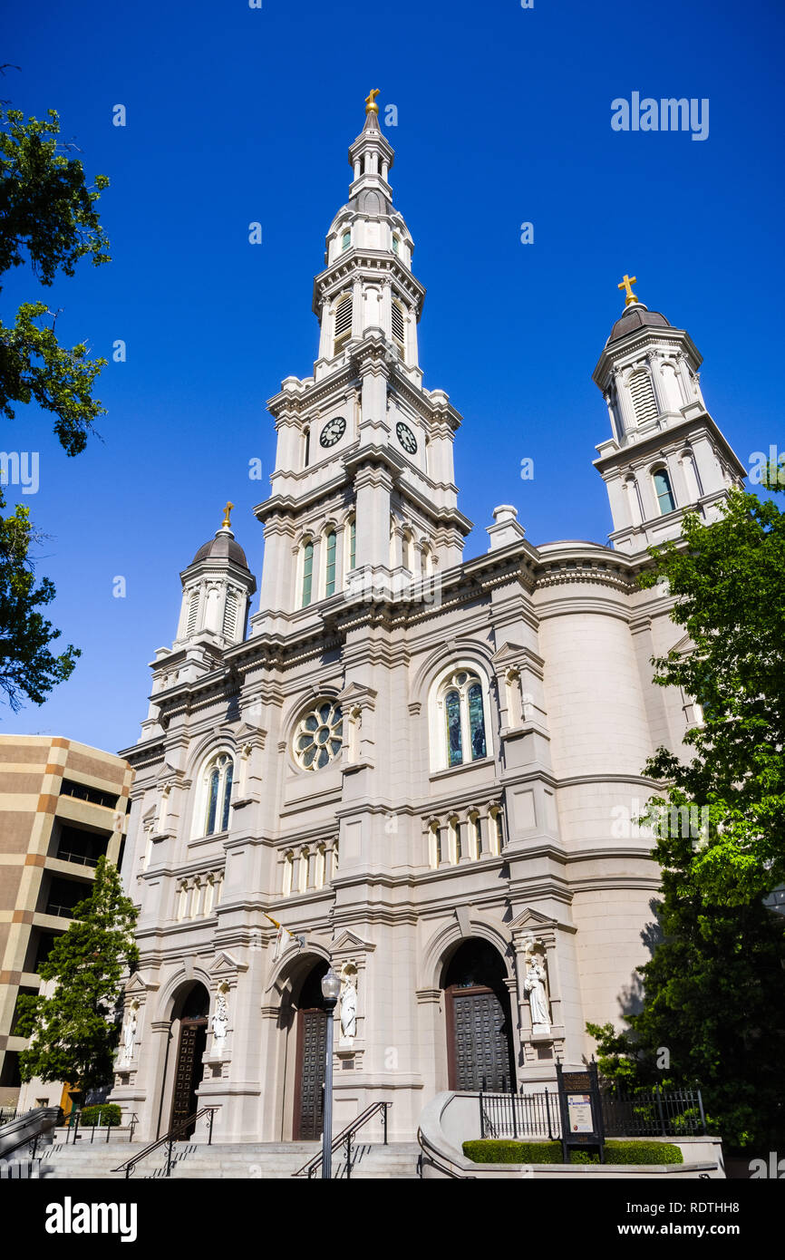 Kathedrale des Heiligen Sakraments in der Innenstadt von Sacramento, Kalifornien Stockfoto