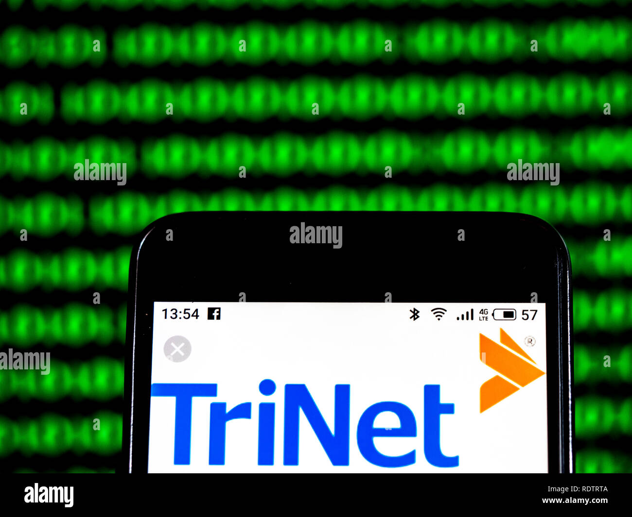 TriNet Payroll Services Company Logo auf dem Smartphone angezeigt Stockfoto TriNet Payroll Services Company Logo auf dem Smartphone angezeigt Stockfoto