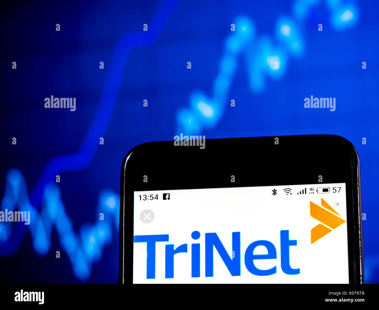 TriNet Payroll Services Company Logo auf dem Smartphone angezeigt Stockfoto TriNet Payroll Services Company Logo auf dem Smartphone angezeigt Stockfoto