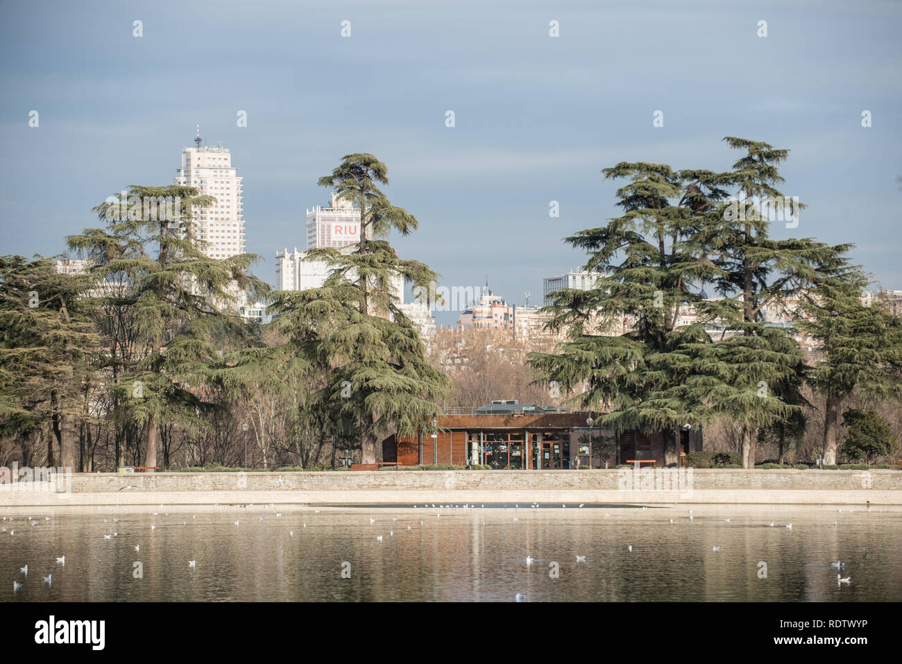Casa de Campo See und die Skyline der Stadt, Madrid Stockfoto