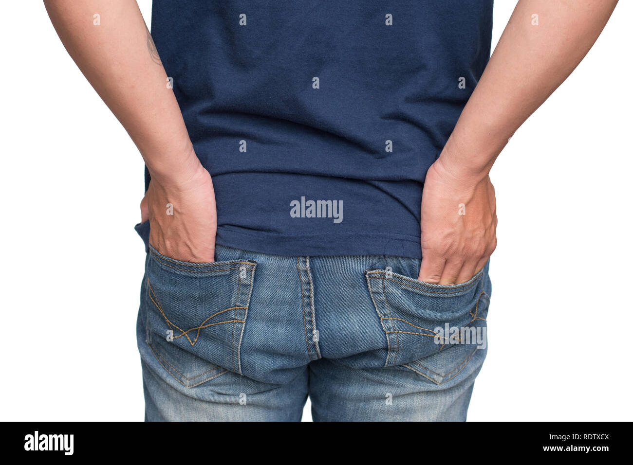 Ein Mann mit seinen Händen in Jeans Taschen. Mit Freistellungspfad Stockfoto