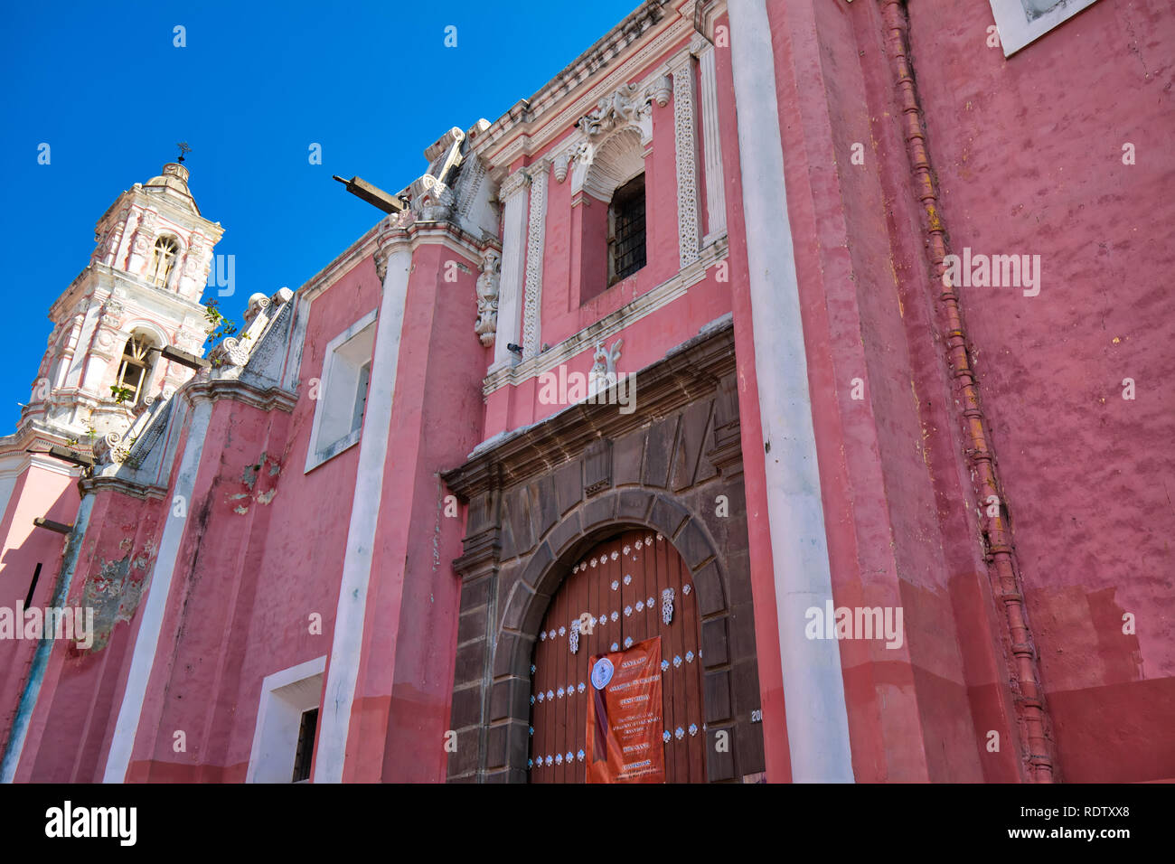 Puebla, Mexiko - 20 April, 2018: Bunte kolonialen Straßen in Puebla Zócalo historischen Stadtzentrum Stockfoto