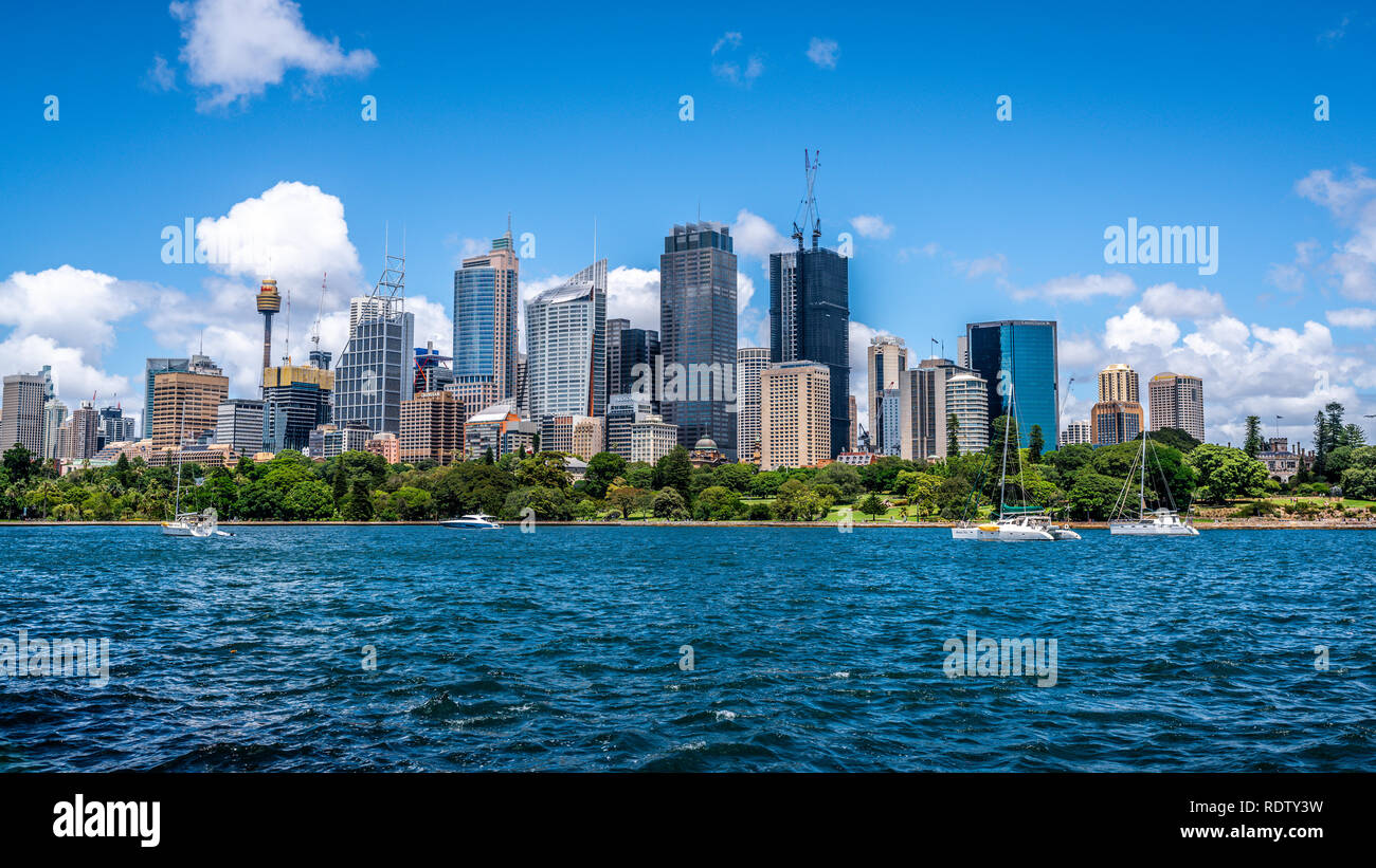 23. Dezember 2018, Sydney NSW Australien: Ozean und Sydney CBD skyline Landschaft panorama während ein Sommertag in Australien Stockfoto