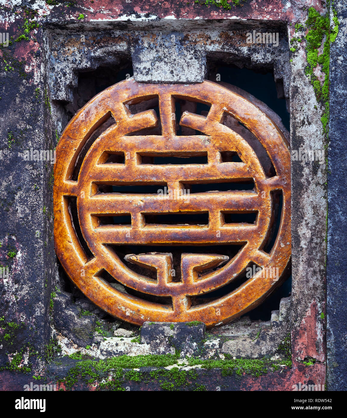 Chinesischer Langlebigkeit Symbol aus Keramik Stockfoto