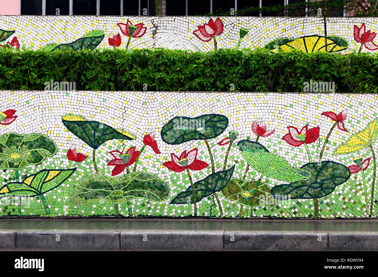 Hanoi, Vietnam - Januar 12, 2015 - Keramik Mosaik Wandbild in Hanoi Stockfoto